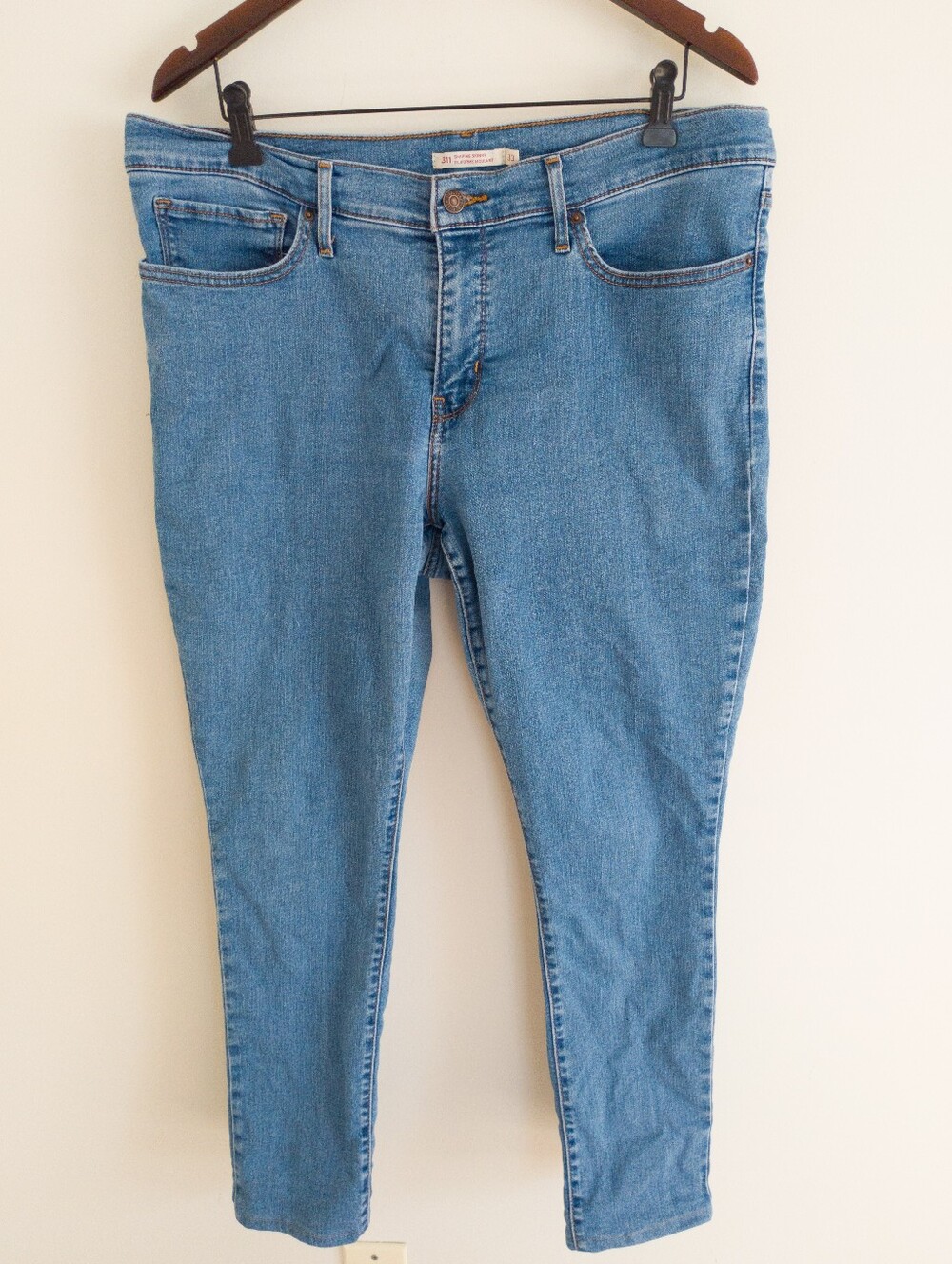 Levi's 311 Shaping Skinny Jeans Medium Wash Size 33 Stretch Denim Casual Classic